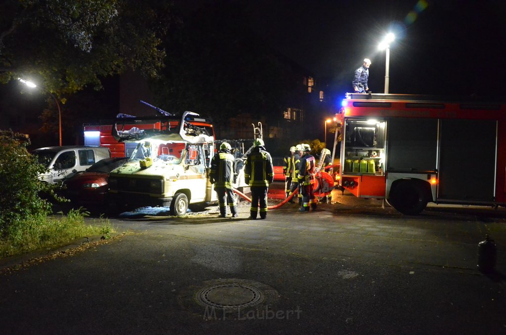 Auto 1 Wohnmobil ausgebrannt Koeln Gremberg Kannebaeckerstr P5412.JPG - Miklos Laubert